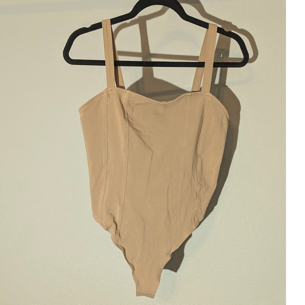 HM Tan Beige Corset Style Bodysuit Sweetheart Neck Seamed Sleeveless Medium